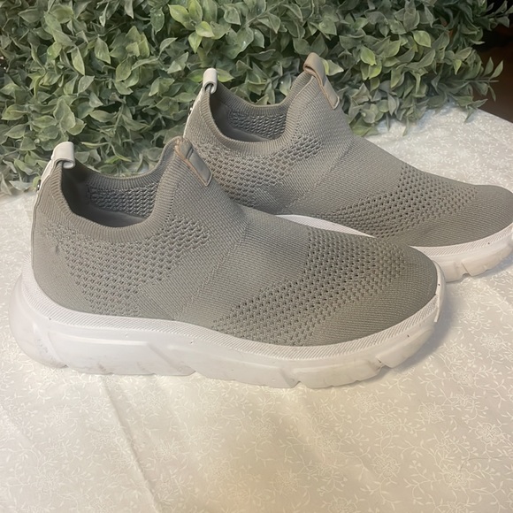 Bootie style tennis shoes - Picture 2 of 8